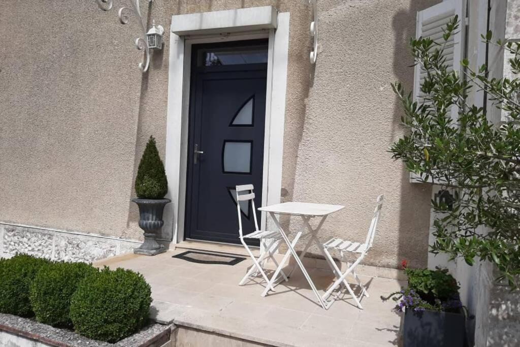 Gite Des Agapanthes Lacroix-sur-Meuse Exteriör bild