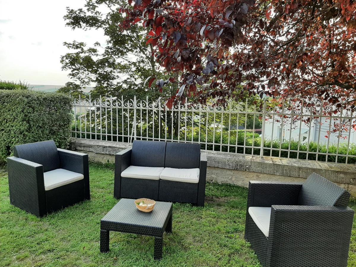 Gite Des Agapanthes Lacroix-sur-Meuse Exteriör bild
